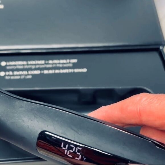 NWT Kristin Ess NanoBlack Curling Iron (1.25”) in its gorgeous box - Picture 10 of 16